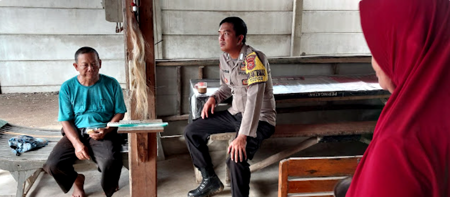 Bhabinkamtibmas Polsek Gantar Laksanakan Silaturahmi di Desa Mekarjaya